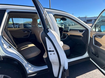 2025 Toyota RAV4 Hybrid XLE